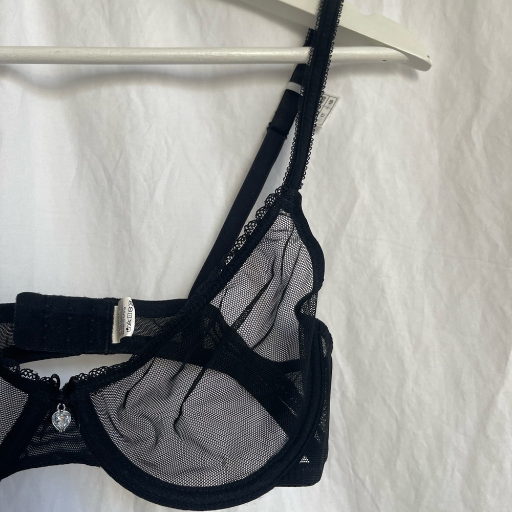 Elegant Black Lace Sheer Bra whimsy goth Size 32B - Picture 11 of 11